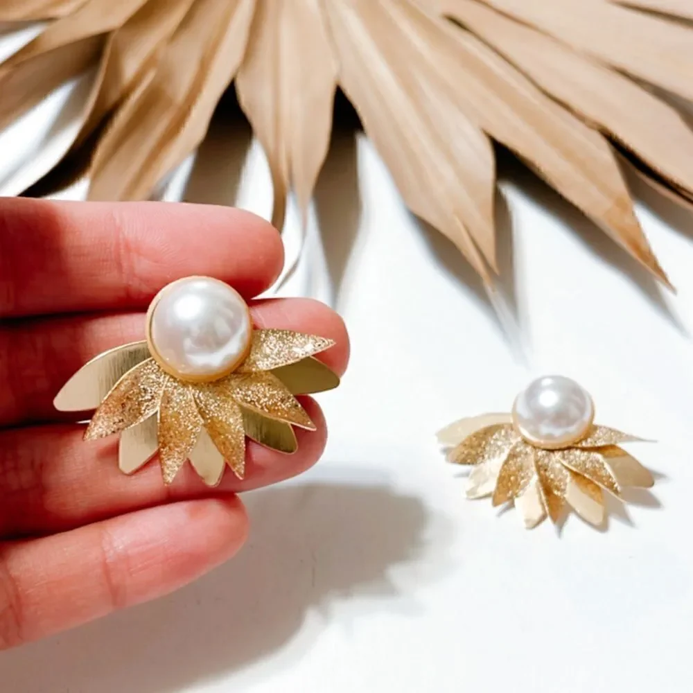 Anthropologie flower pearl